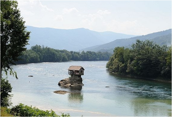river_house_serbia_4