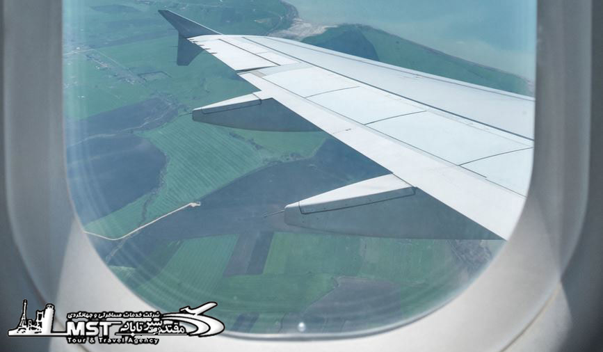 سوراخ روی پنجره هواپیما,چرا پنجره هواپیما سوراخ است,پنجره هواپیما